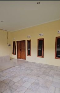 Comfortable single-story house with east-facing windows in Gelogor Carik.