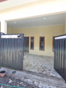 Comfortable single-story house for rent facing east in Gelogor Carik.