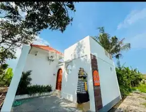 Modern 2-bedroom villa close to Nuanu Creative City with rooftop view of lush rice fields at Nyanyi.