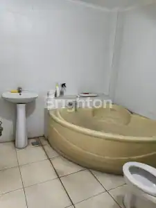 Bathroom with bathtub and sink in a commercial property in Tabanan City.